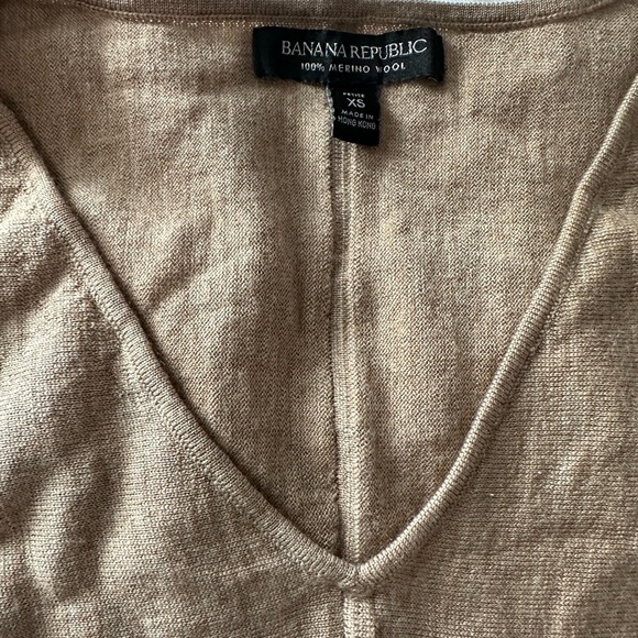 Banana Republic Merino Wool Lightweight Sweater - Picture 1 of 7